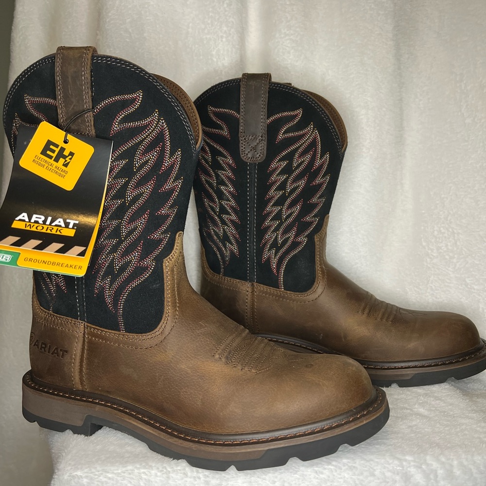 Men’s Brown Ariat work-boot (7.5D).